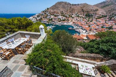 Villa zum Verkauf mit Blick auf den Hafen von Hydra, Griechenlan