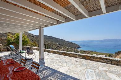 Belle villa contemporaine a vendre a Tinos