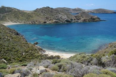 Unique terrain de 8.9 hectares avec plage privee. Andros, Grece