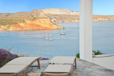 Προς Πώληση – Κυκλαδίτικη Βίλα με Θέα Θάλασσα στη Μήλο