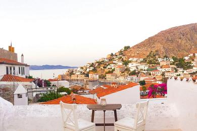 Rare apartment for sale overlooking the port of Hydra.
