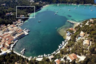 Terrain en bord de mer a vendre a Paxos, mer Ionienne.